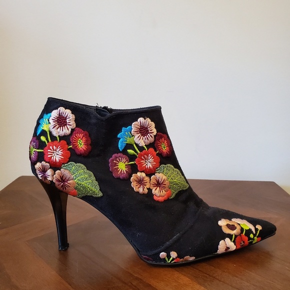 Beverly Feldman Shoes - Beverly Feldman embroidered boots size 8